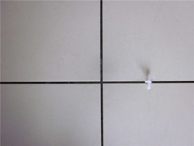 【陶瓷十大品牌装修知识】铺砖留缝注意事项
(图1)