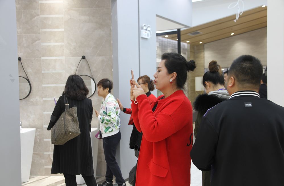 顺势突围·破局腾飞丨大将军陶瓷2018经销商年会暨总部开业盛典成功举办！
(图49)