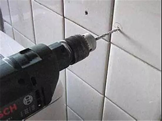 如何做到瓷砖打孔不爆裂呢？
(图1)